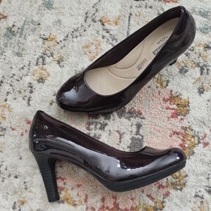 New! Clarks Burgundy Patent Pumps - size 5
